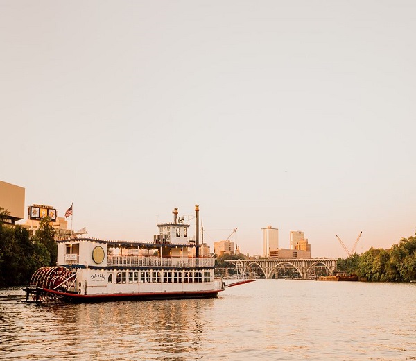 Tennessee Riverboat Photo 1