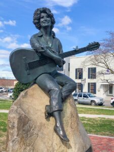 Statue of Dolly Parton holding a guitar outside the courthouse in downtown Sevierville. 