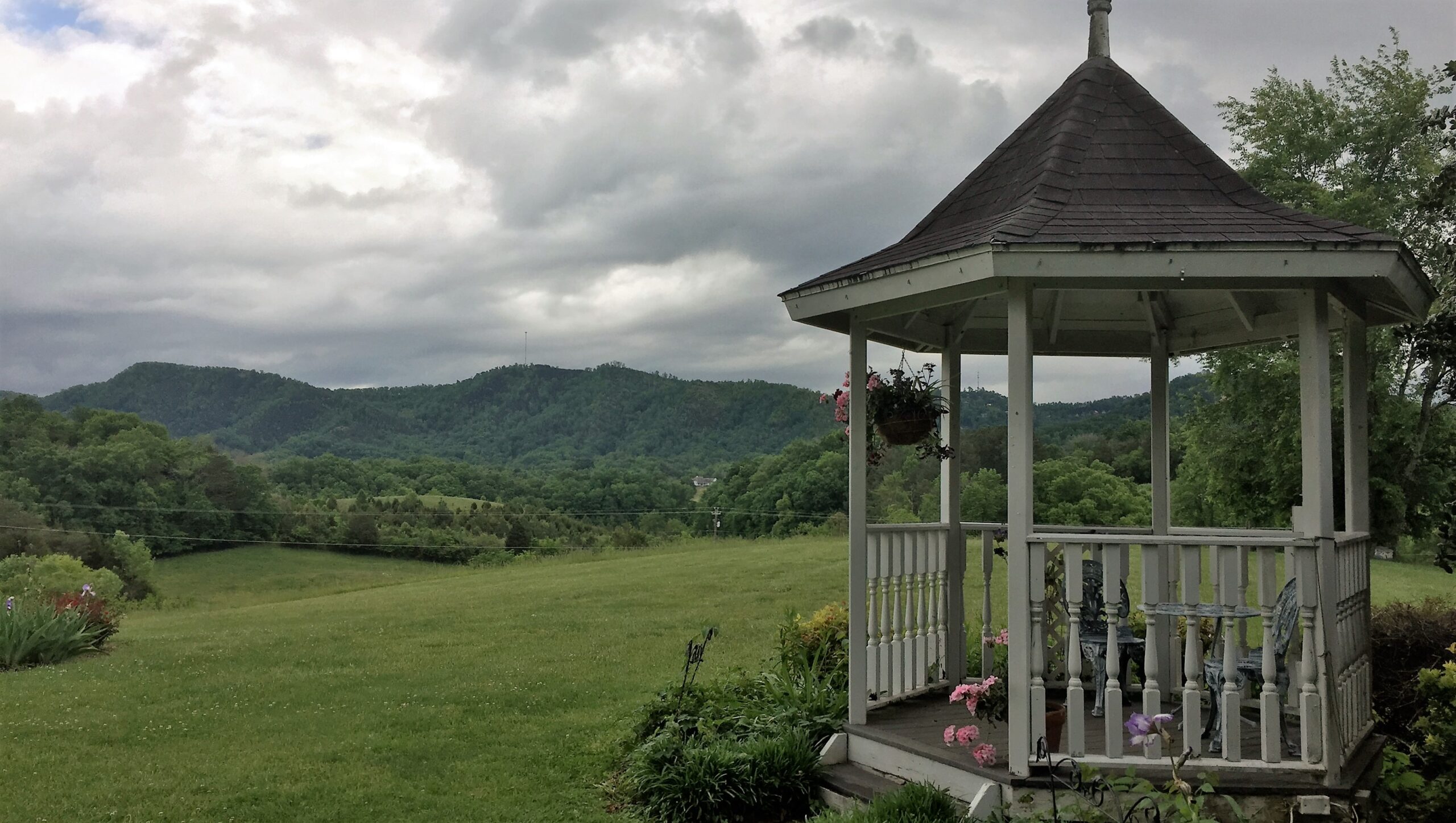 gazebo at Blue Mountain Mist Inn and Cottages