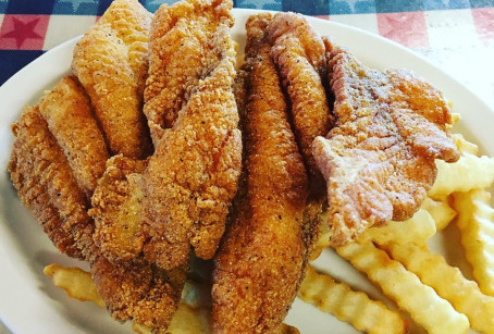 Huck Finn’s Catfish Family Style Dining Ad