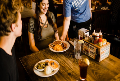 Puckett’s Restaurant Casual Dining Ad