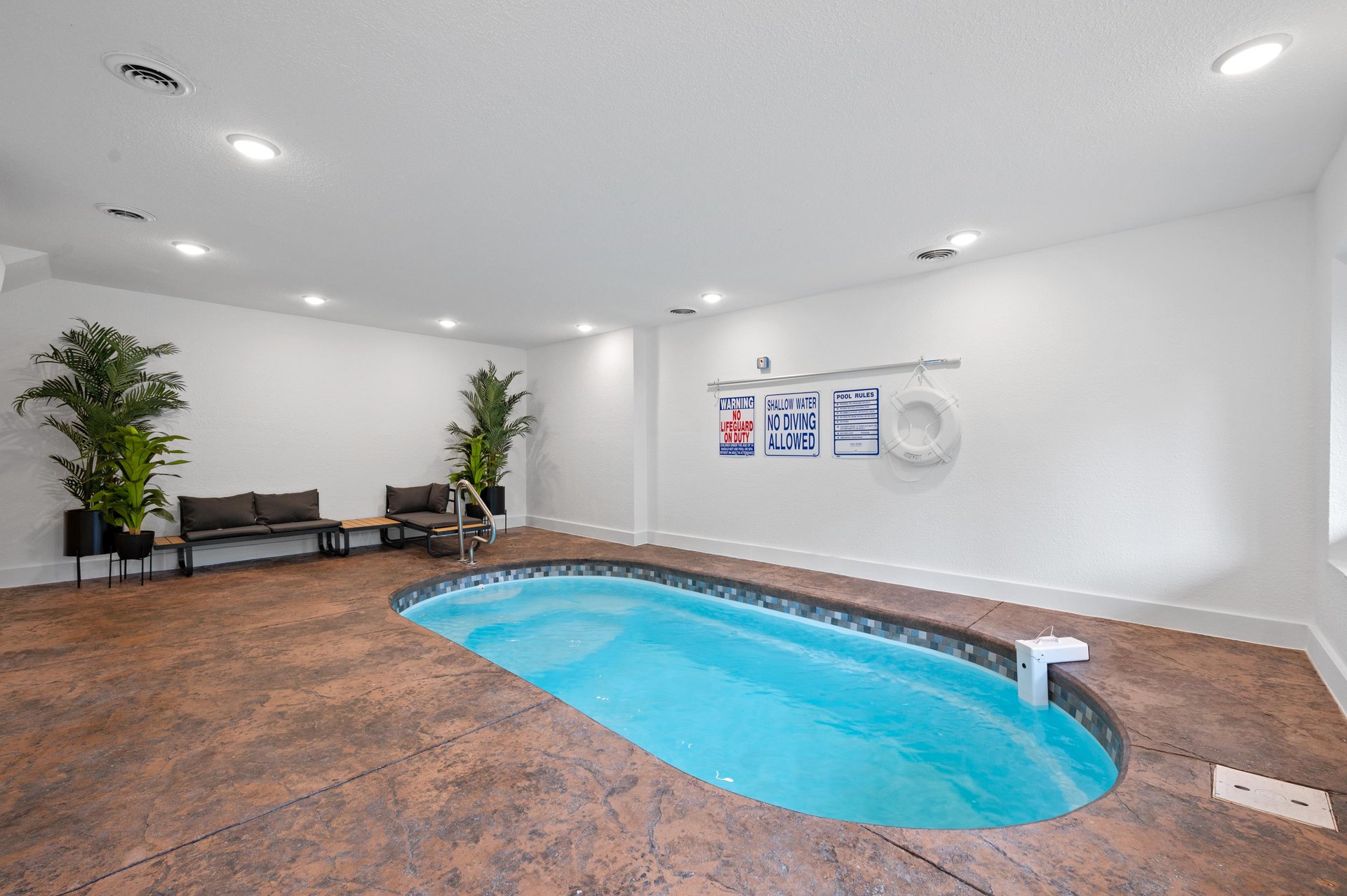 Flashy-Splashy-Pool.jpg