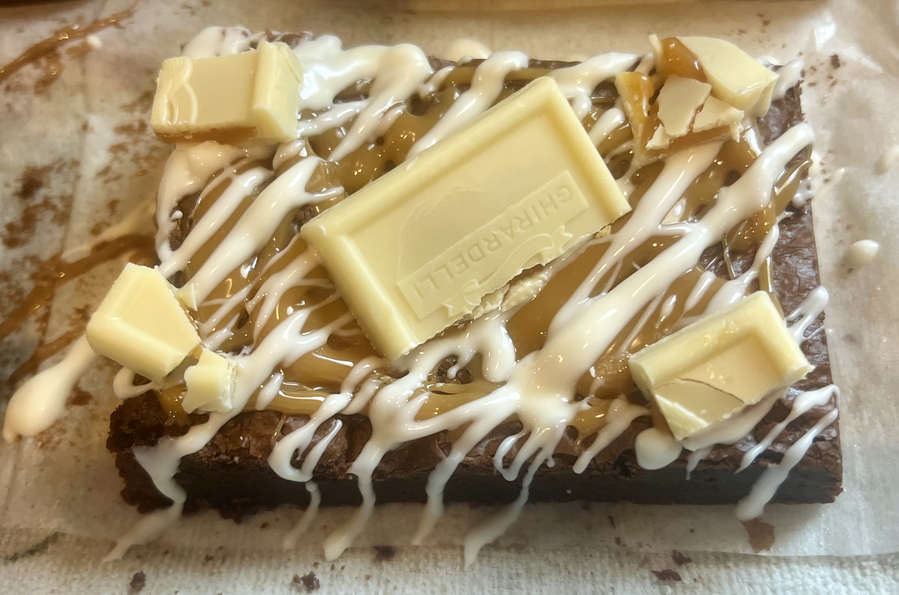 Lg Ghirardelli Brownie w/White Chocolate Drizzle